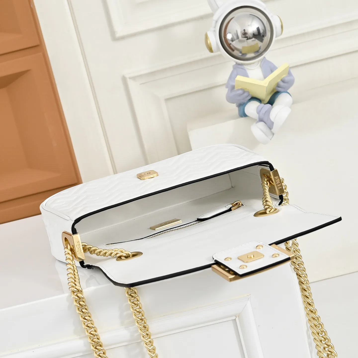 Классические Сумки Женские Fendi 18676180