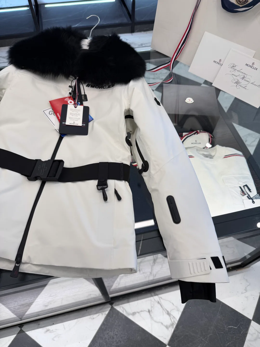 Women's Jackets And Down Jackets MONCLER 18133610