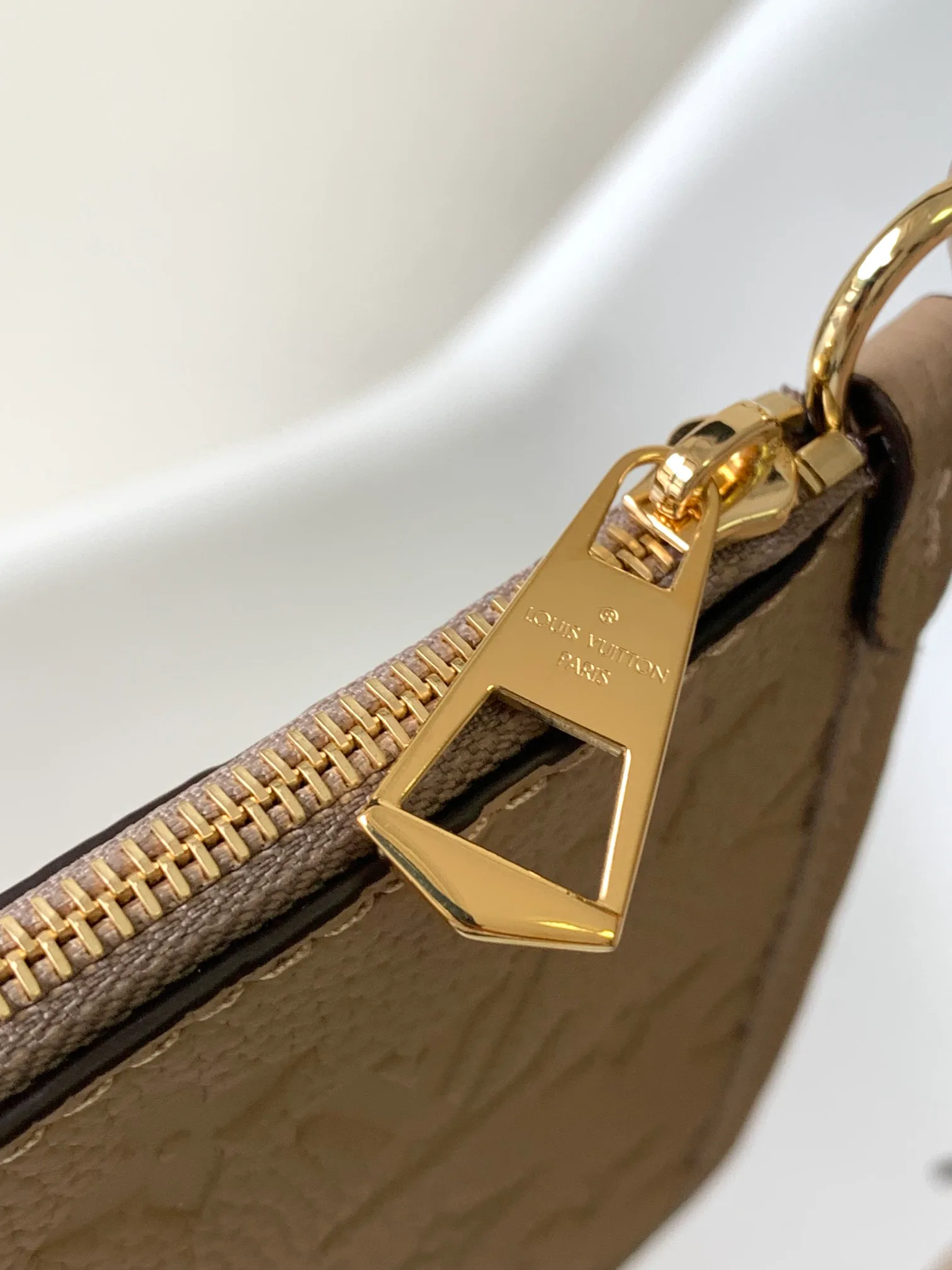 Women's Classic Handbags LOUIS VUITTON 17949167