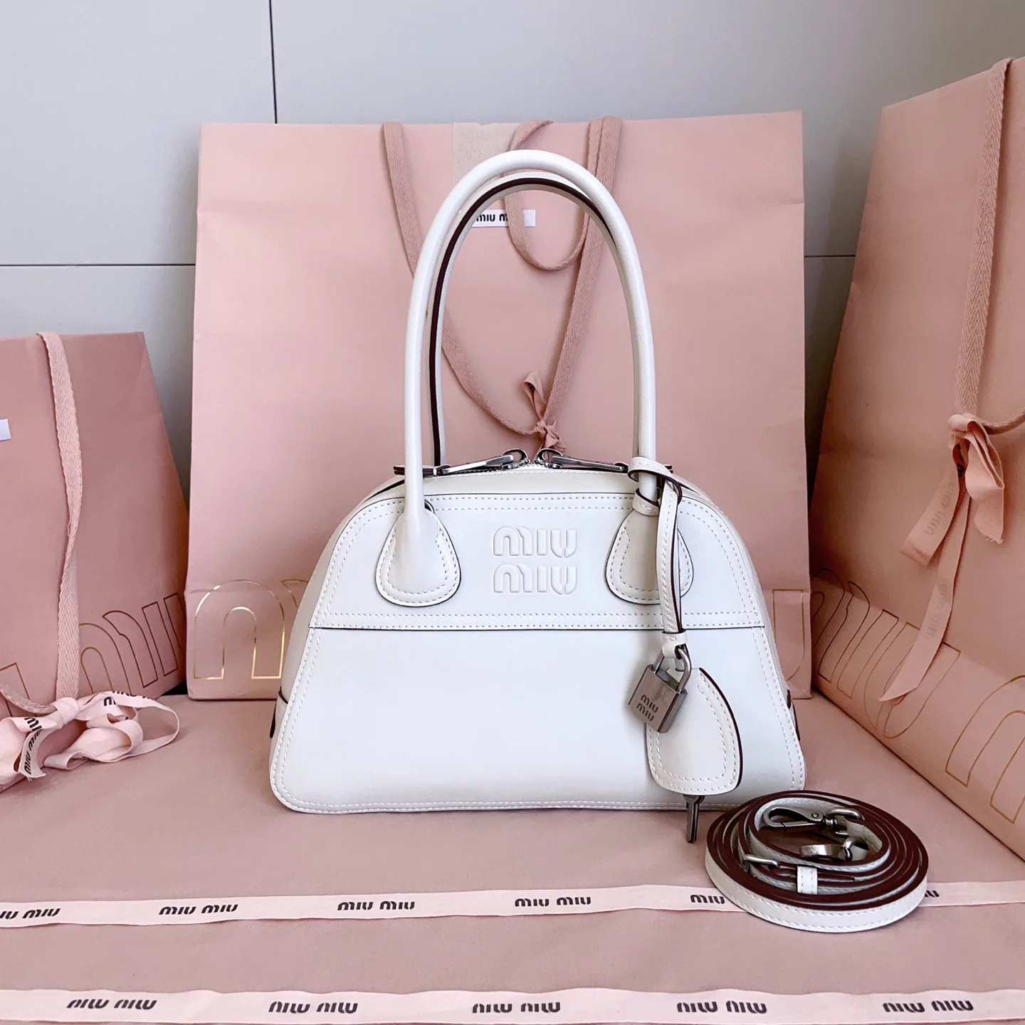 Классические Сумки Женские Miu Miu 18602455