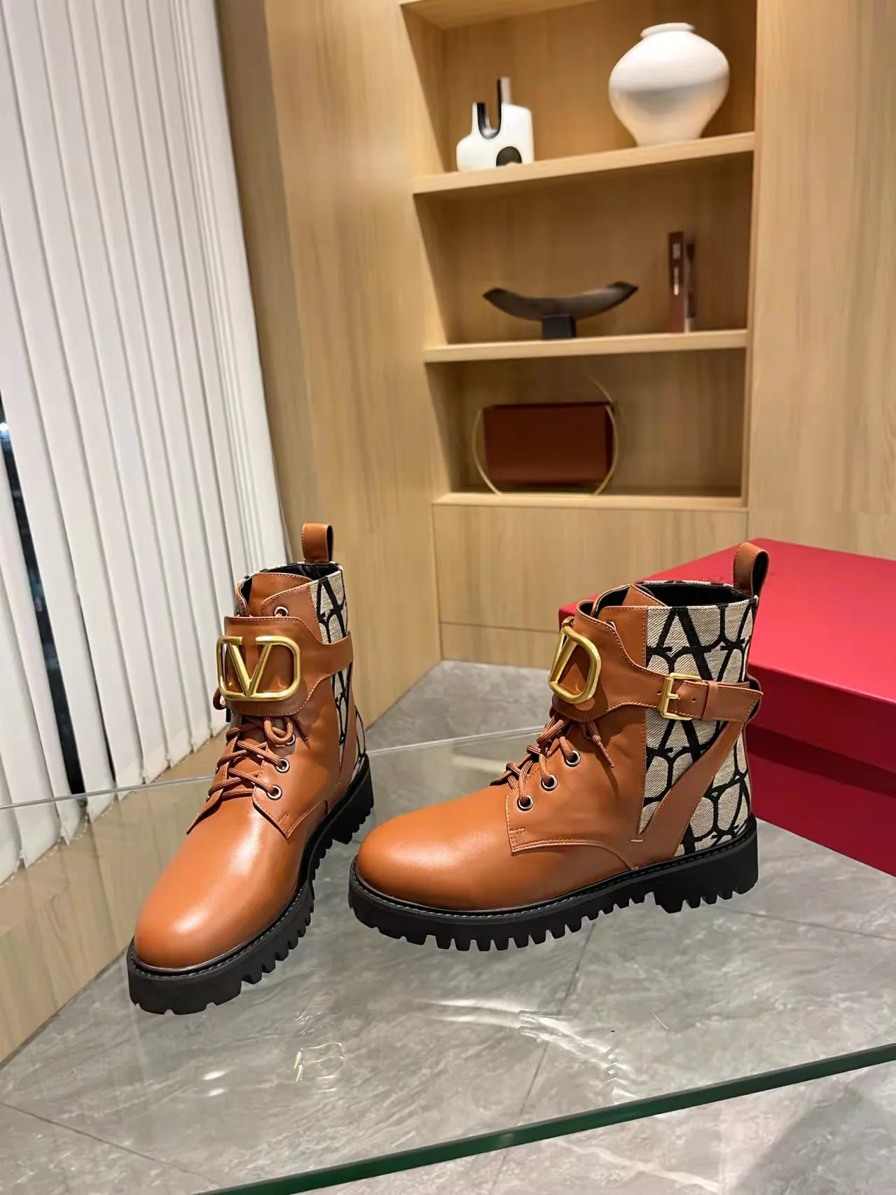 Ботинки Женские Valentino 18616592