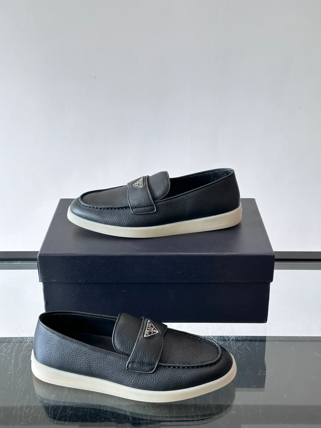 Men's Loafers And Dress Shoes PRADA 18102307