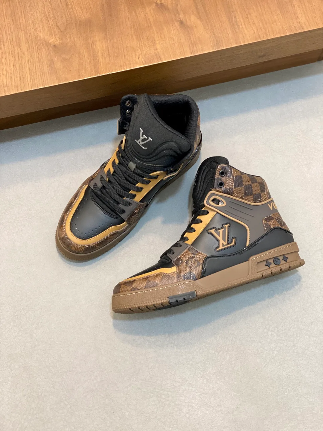 Men's Sneakers LOUIS VUITTON 17862442