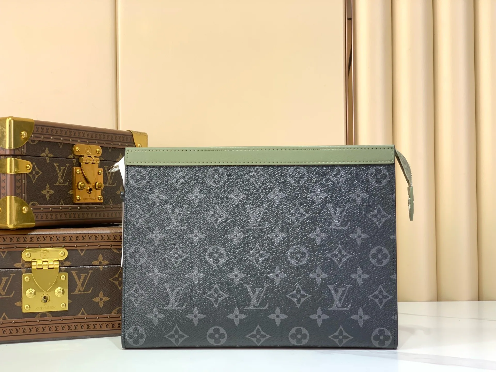 Women's Clutches LOUIS VUITTON 17499385