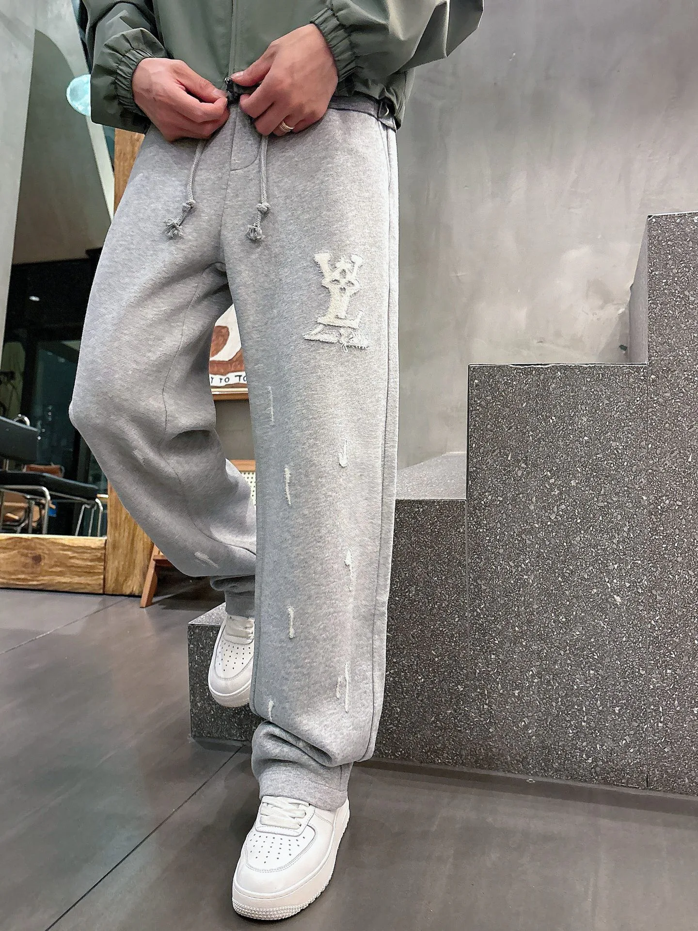 Men's Trousers LOUIS VUITTON 18399247