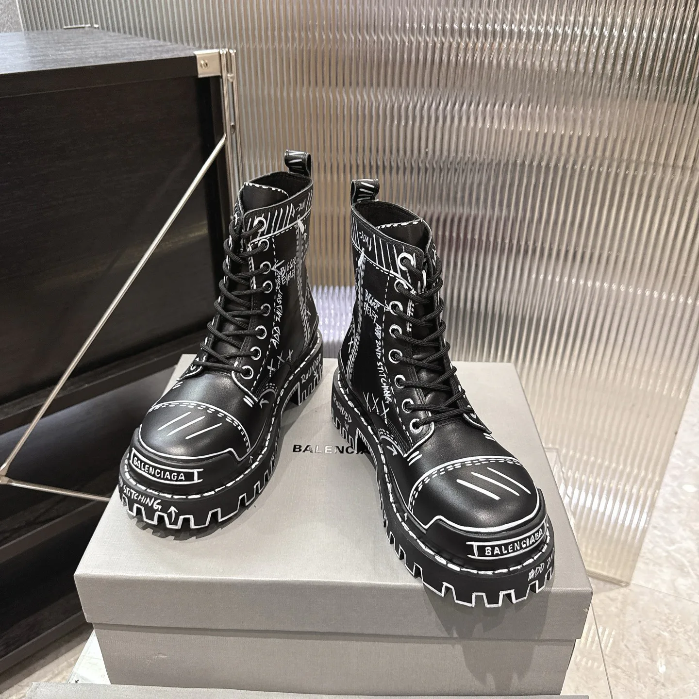 Ботинки Женские Balenciaga 18598033