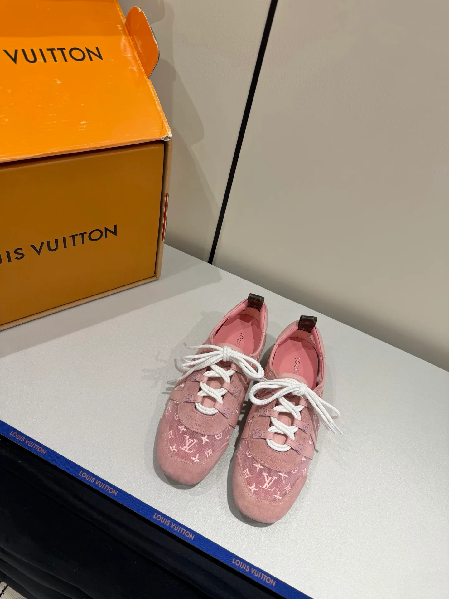 Women's Sneakers LOUIS VUITTON 17934913