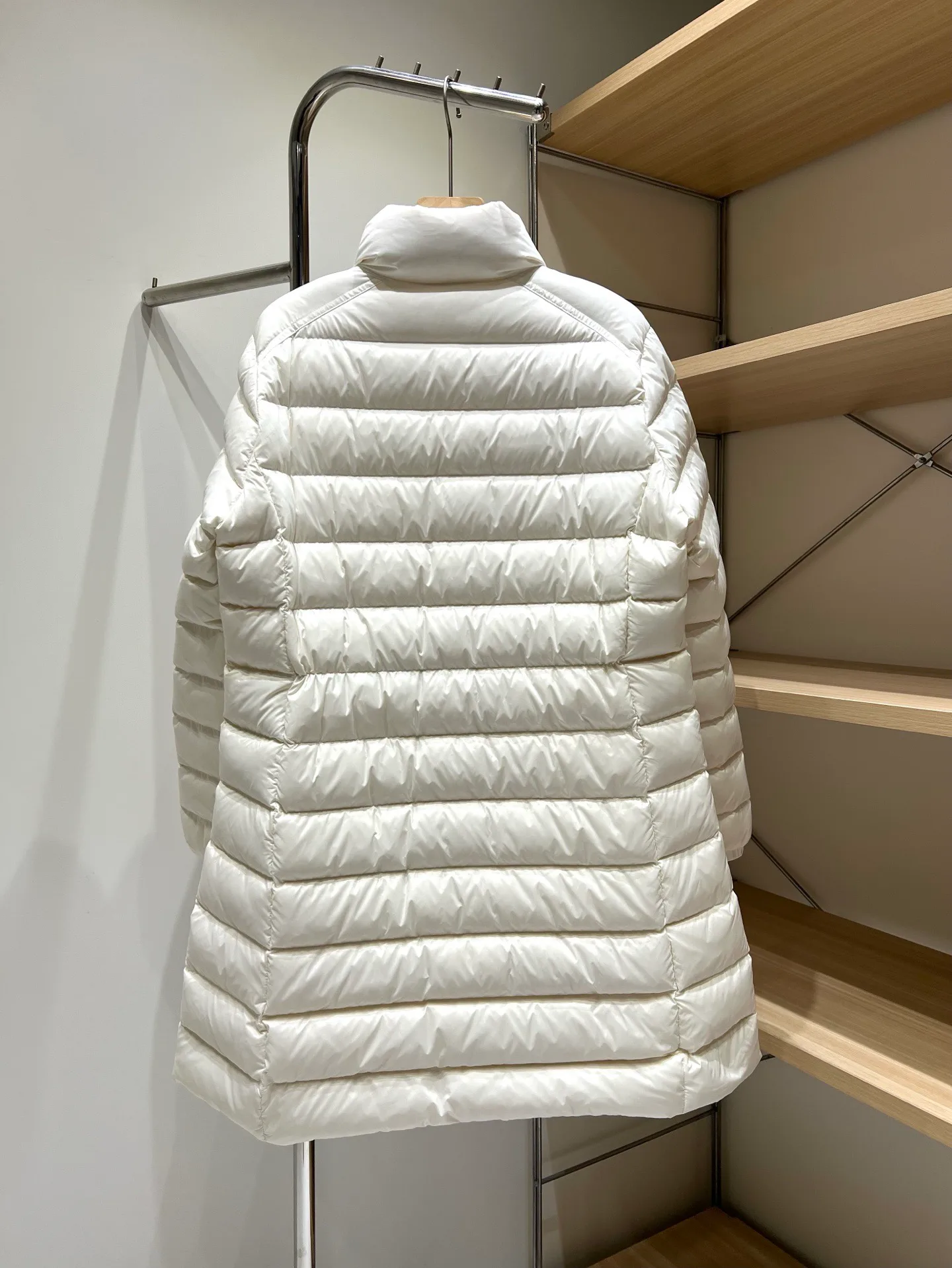 Women's Jackets And Down Jackets MONCLER 18328164