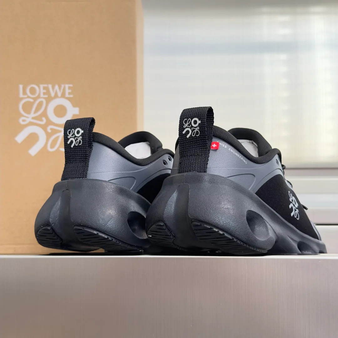 Women's Sneakers LOEWE 18311499