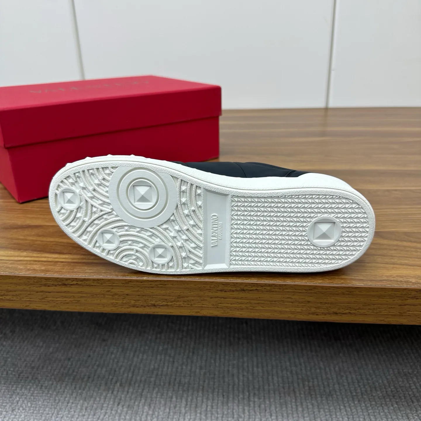 Men's Sneakers VALENTINO 18103435