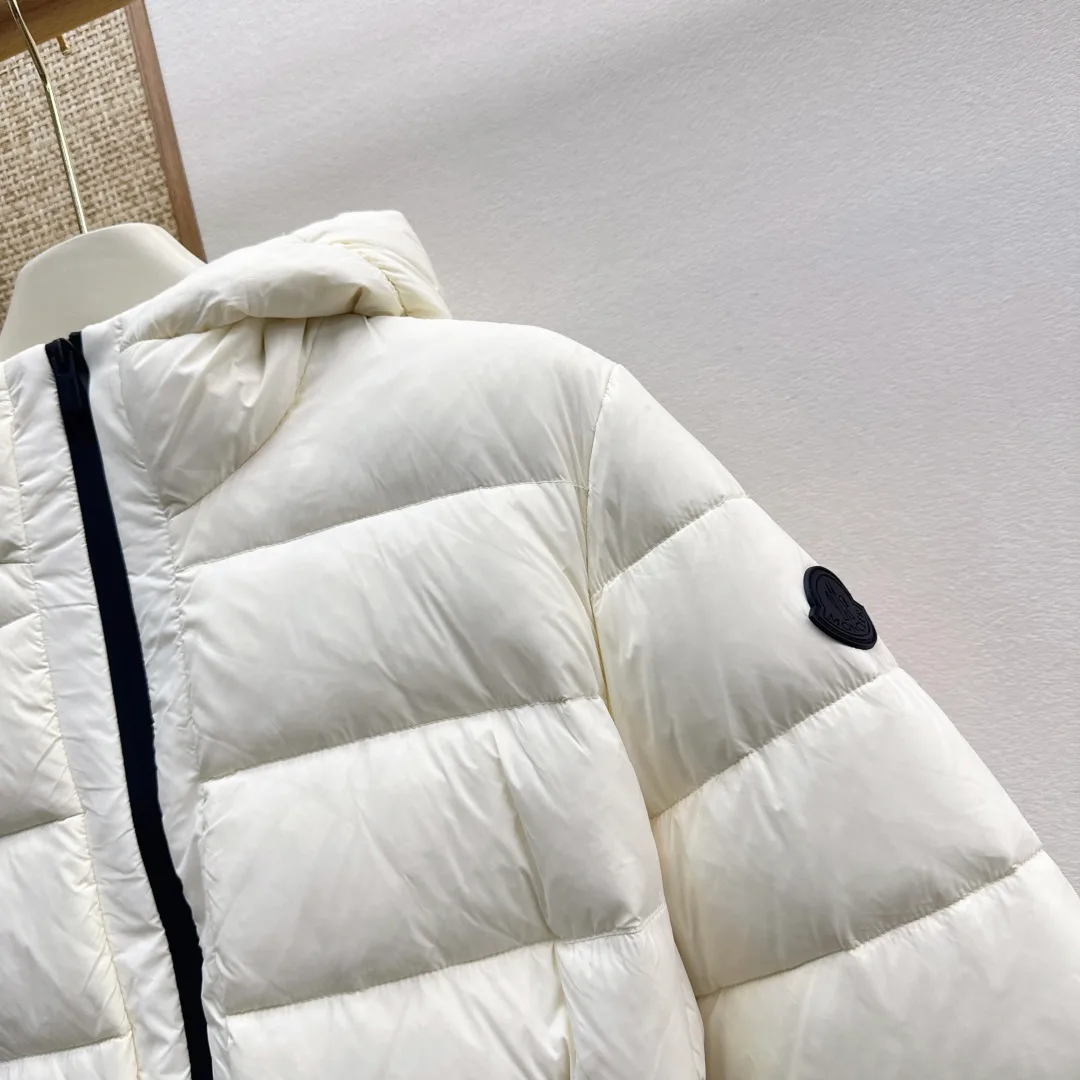 Women's Jackets And Down Jackets MONCLER 18345001