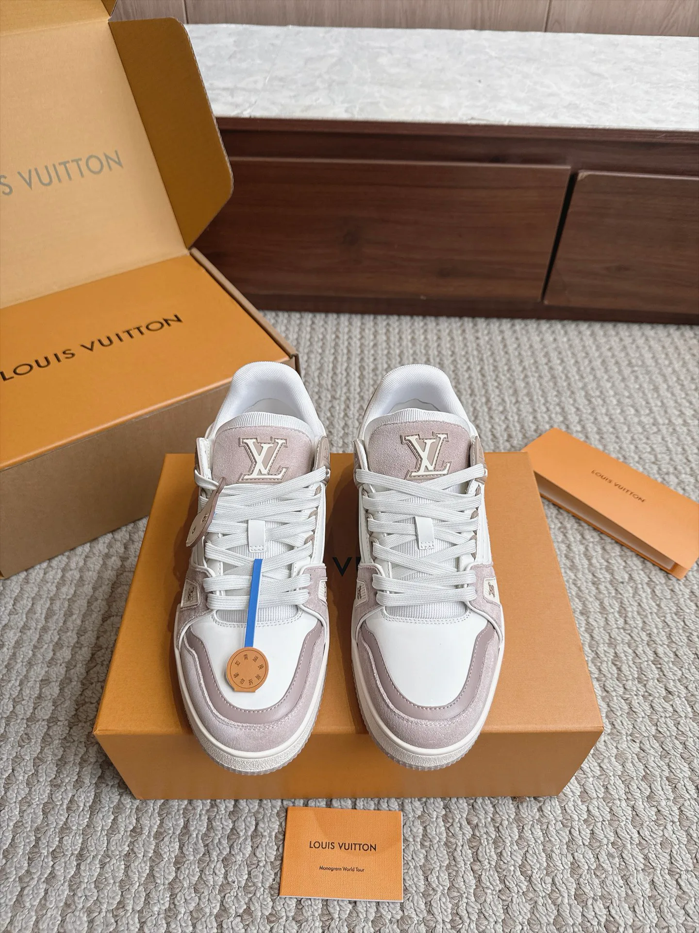 Men's Sneakers LOUIS VUITTON 18039312