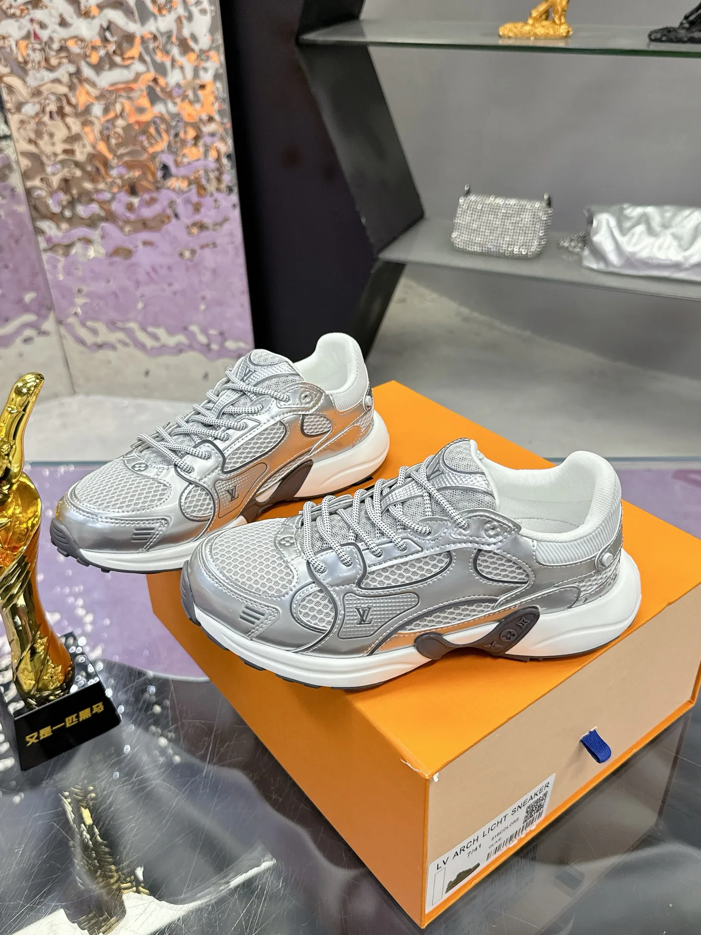 Women's Sneakers LOUIS VUITTON 17530430