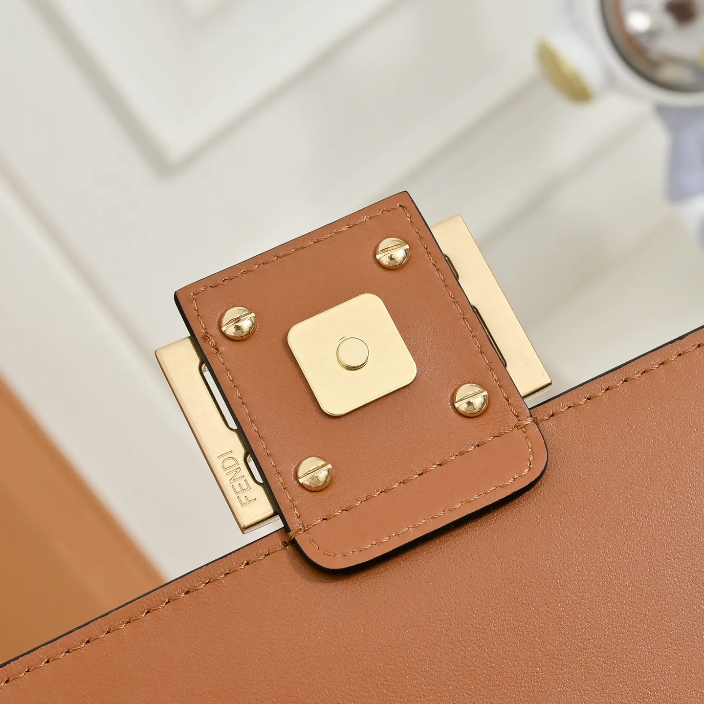 Классические Сумки Женские Fendi 18676182