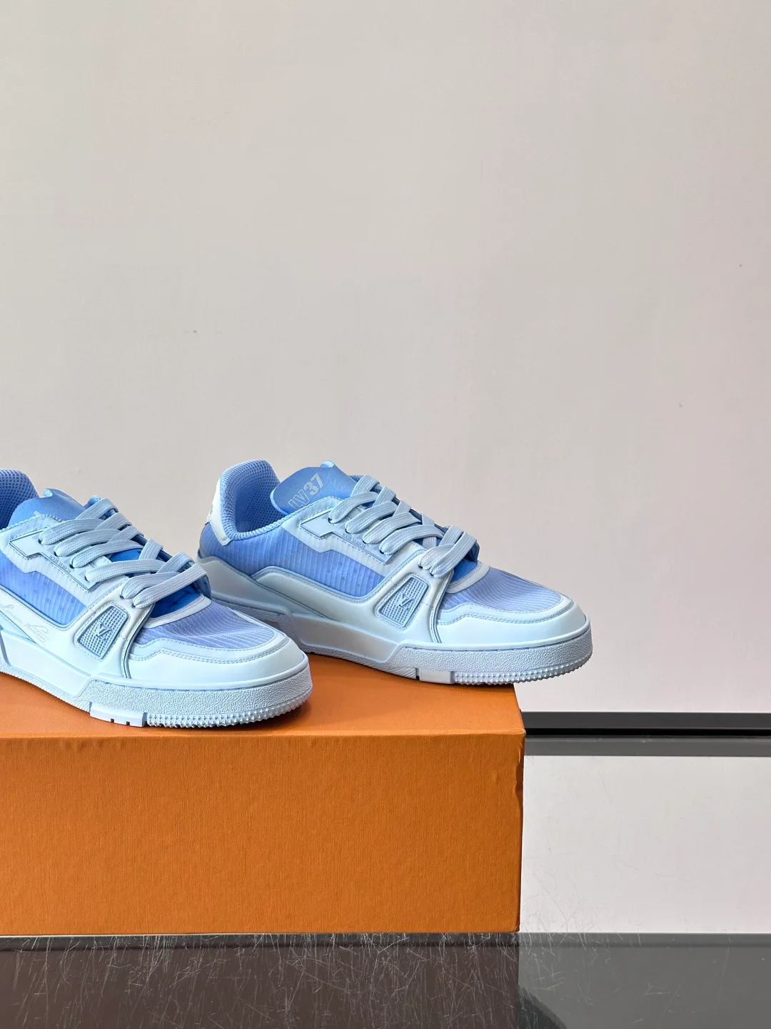 Men's Sneakers LOUIS VUITTON 17349440