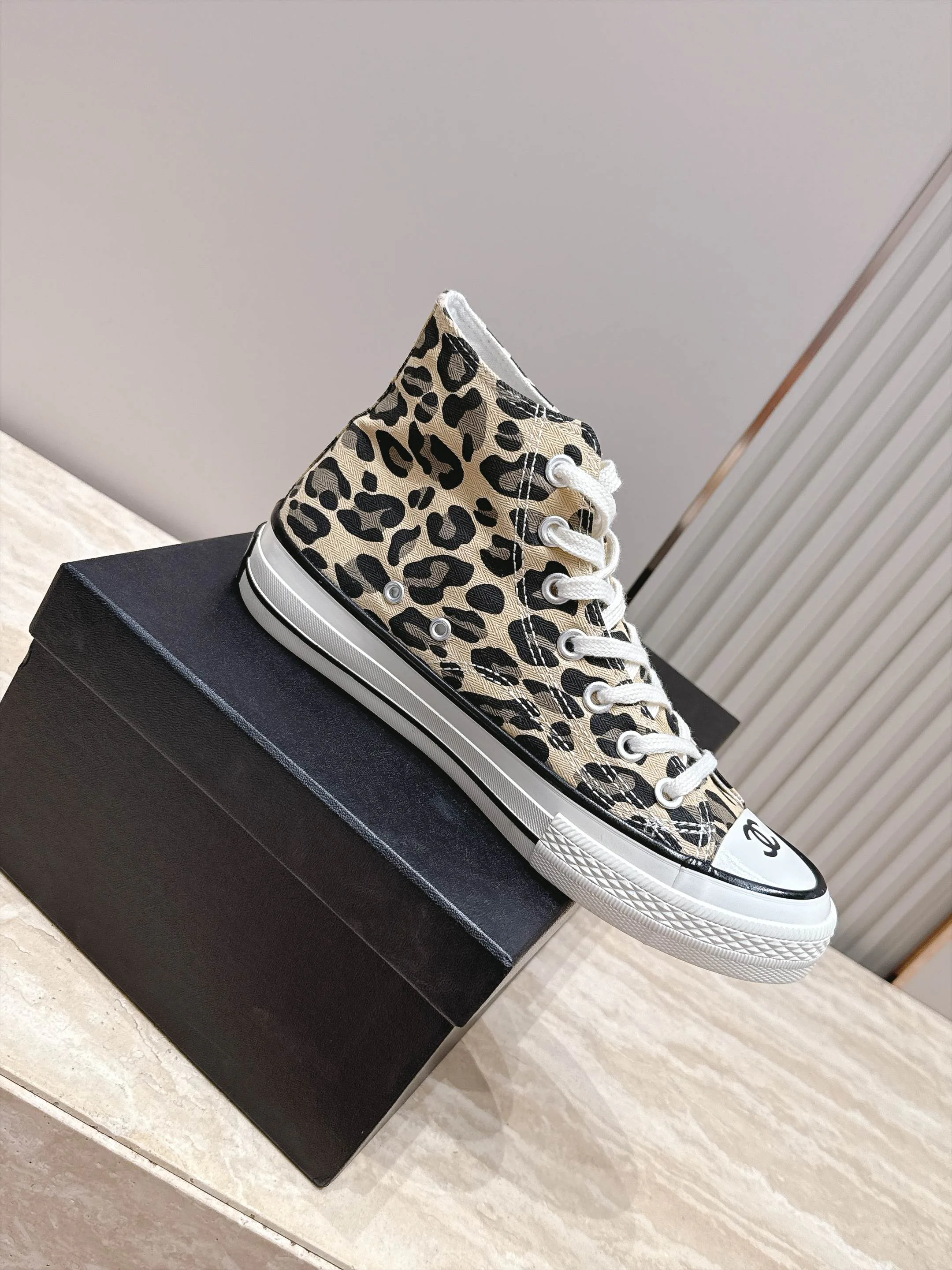 Women's Sneakers CHANEL 17934232