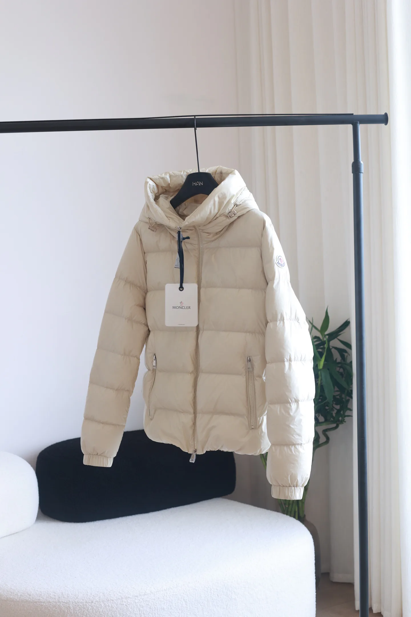 Women's Jackets And Down Jackets MONCLER 18184492