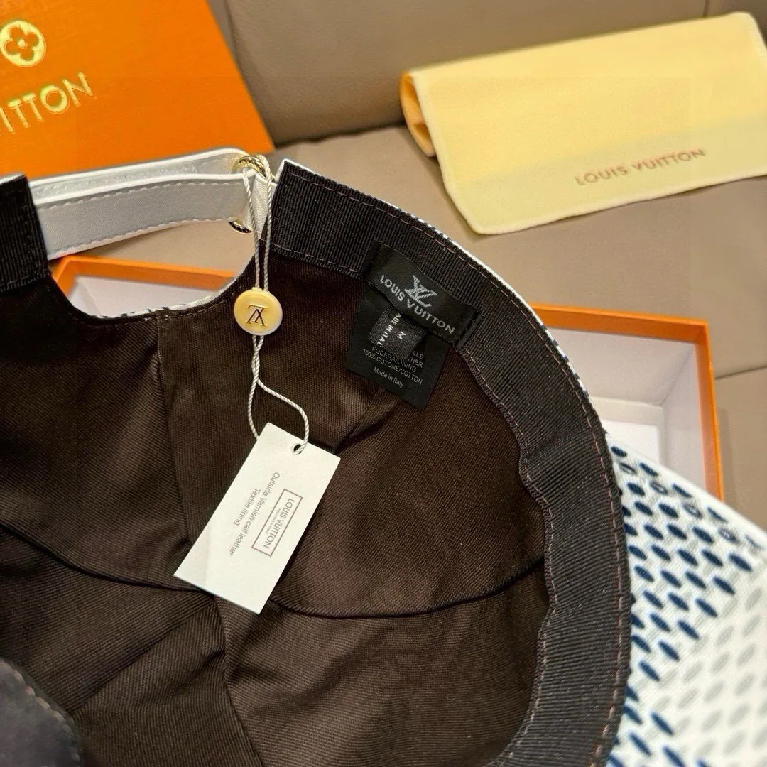 Hats LOUIS VUITTON 17604820