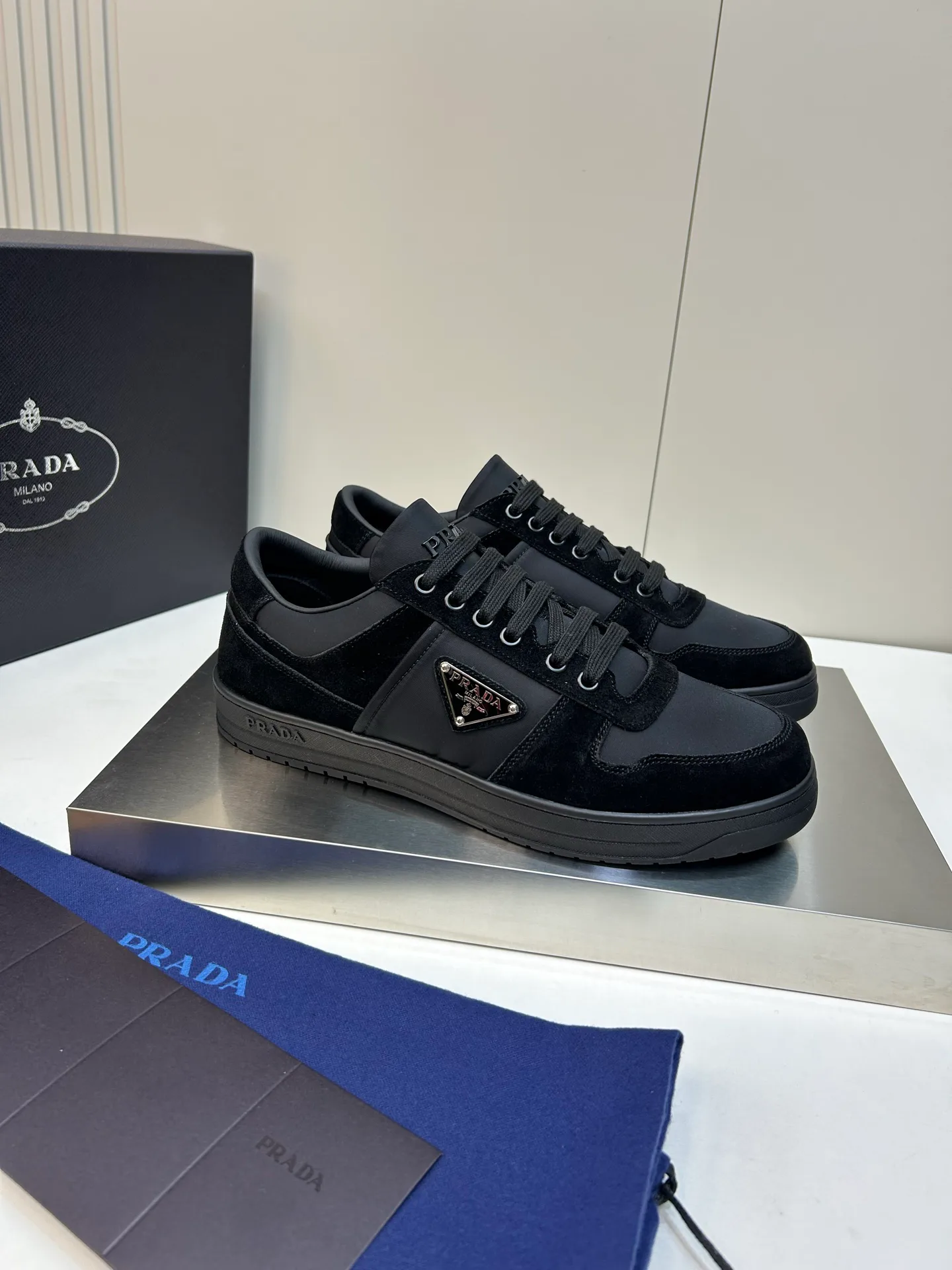 Men's Sneakers PRADA 18267437