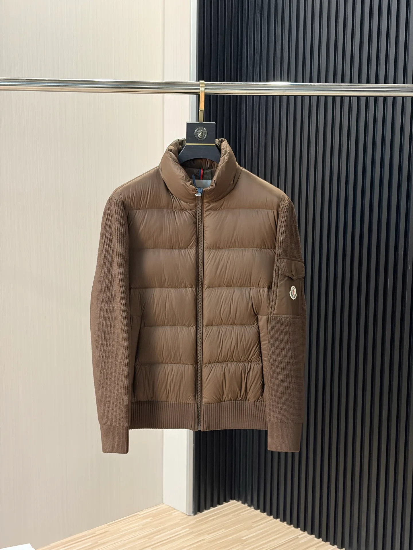 Women's Jackets And Down Jackets MONCLER 18391736