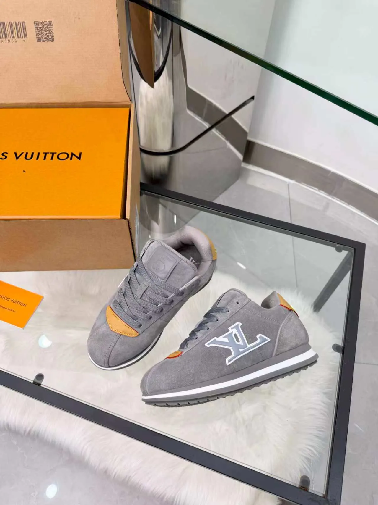 Women's Sneakers LOUIS VUITTON 18417395
