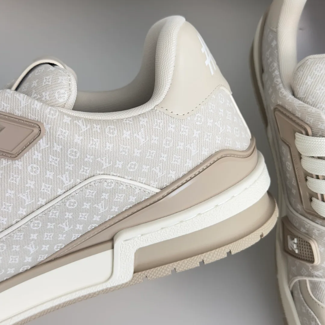 Women's Sneakers LOUIS VUITTON 18092949