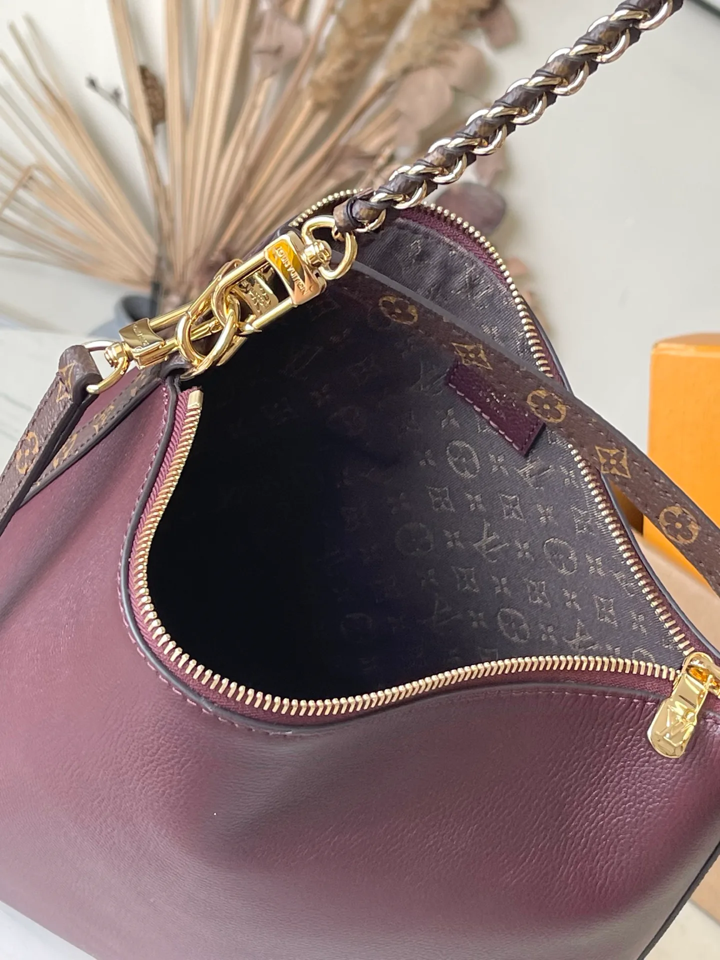 Women's Classic Handbags LOUIS VUITTON 18491328