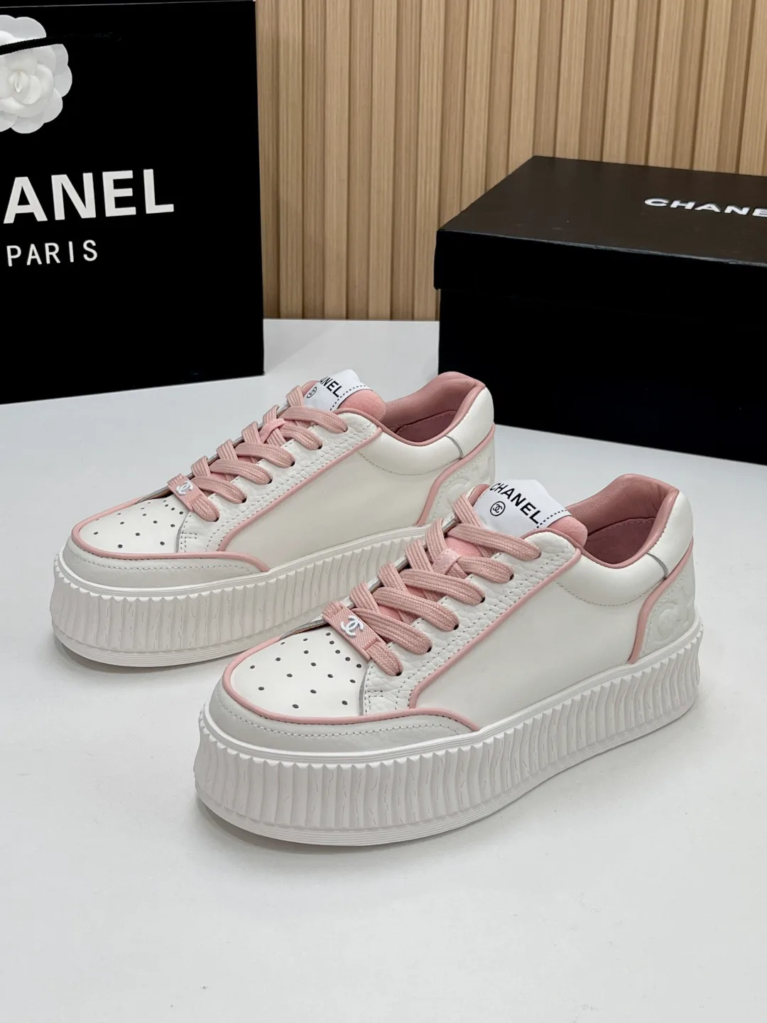 Women's Sneakers CHANEL 18367097