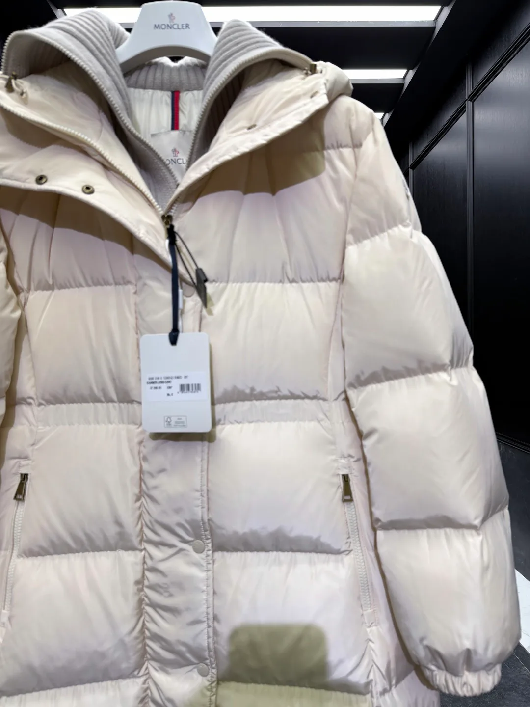 Women's Jackets And Down Jackets MONCLER 18528306