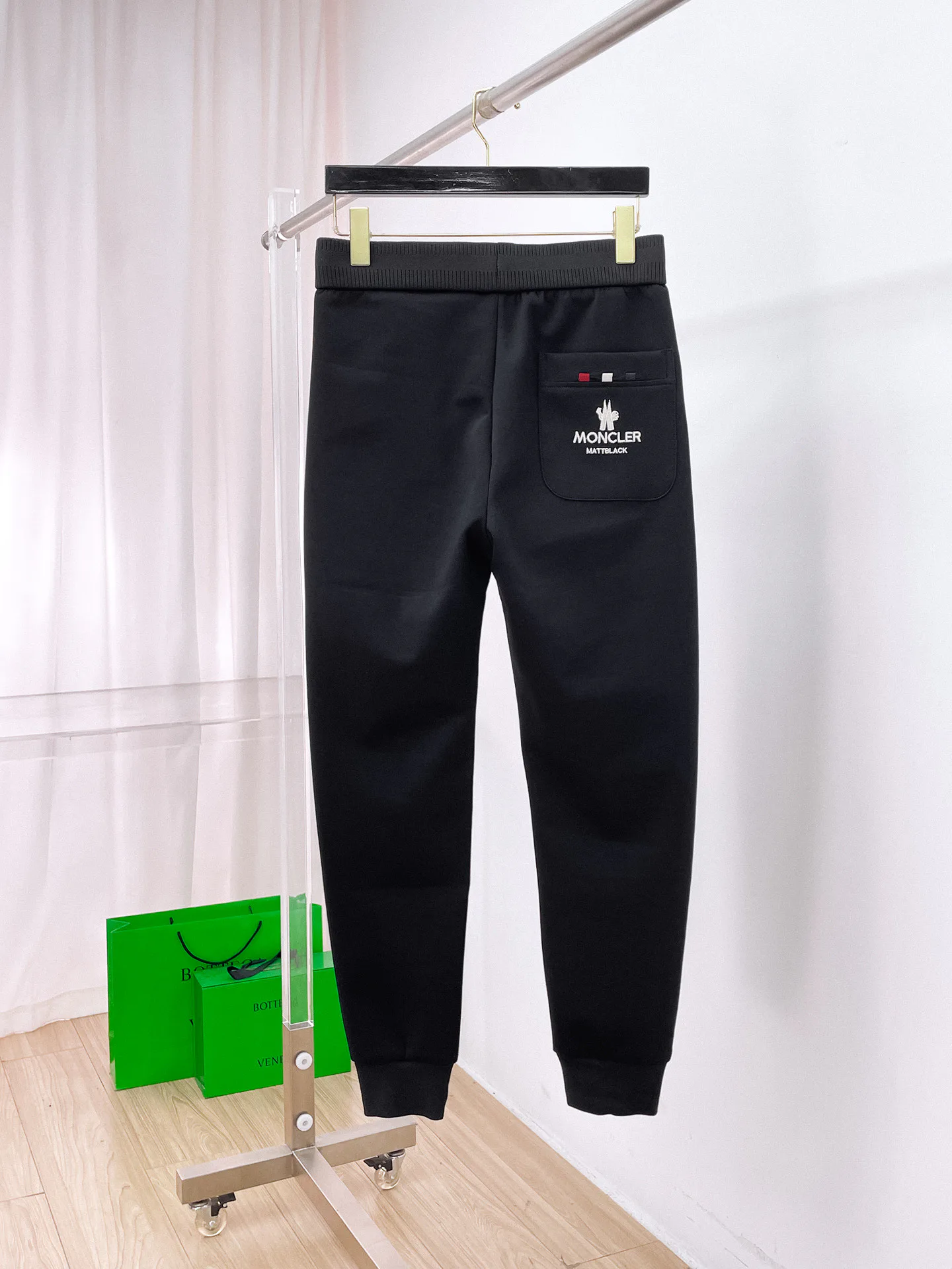 Men's Trousers MONCLER 18399359