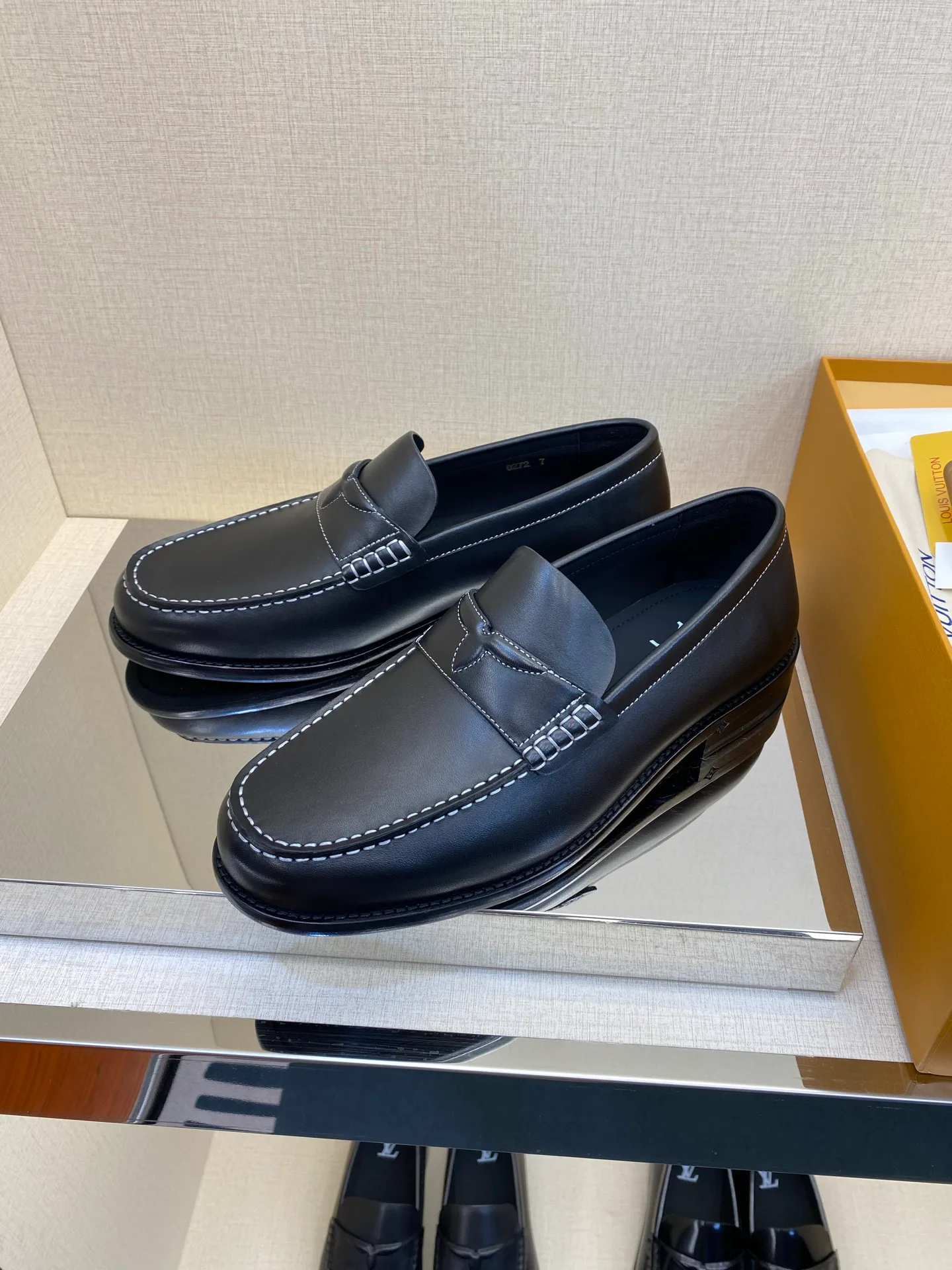 Men's Loafers And Dress Shoes LOUIS VUITTON 17971741