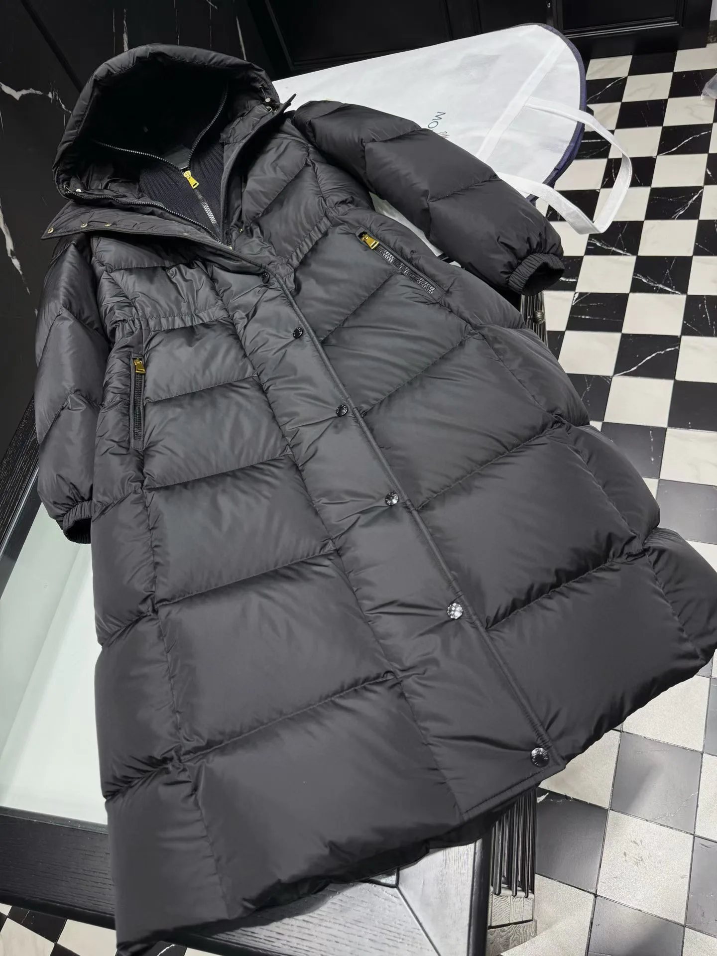 Women's Jackets And Down Jackets MONCLER 17810373