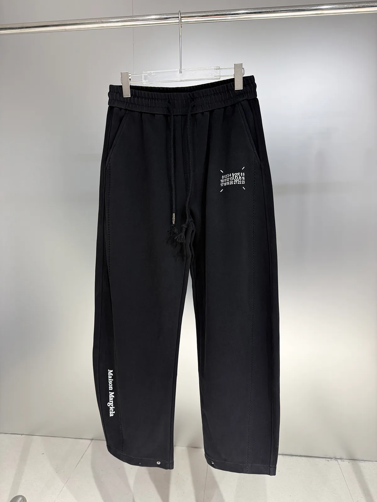 Men's Trousers MAISON MARGIELA 17811640
