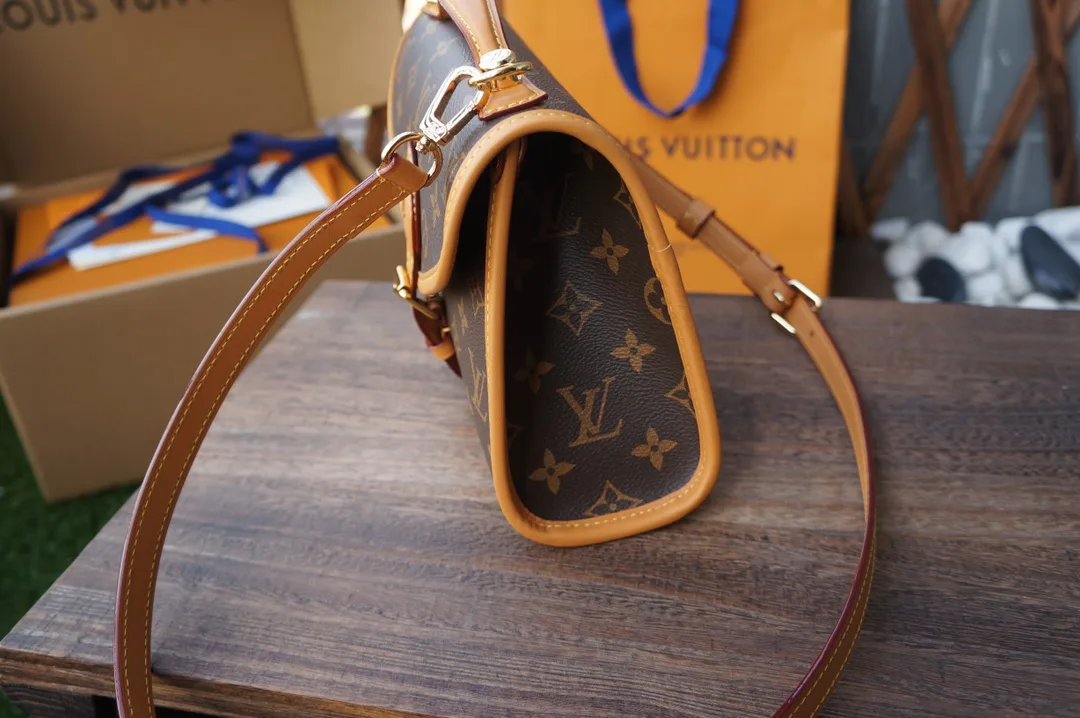 Women's Classic Handbags LOUIS VUITTON 17882298