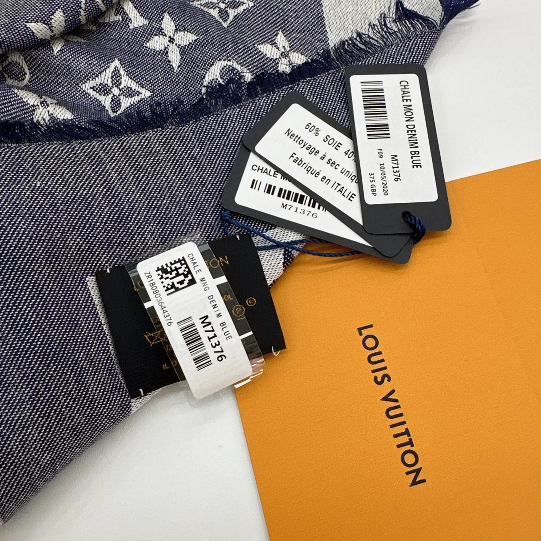 Scarves LOUIS VUITTON 17805235