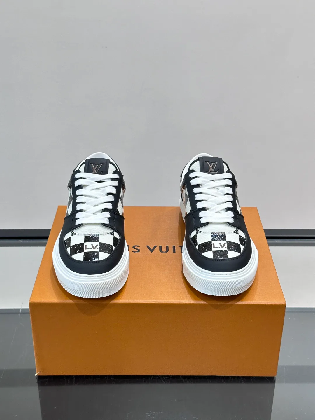 Men's Sneakers LOUIS VUITTON 17811176
