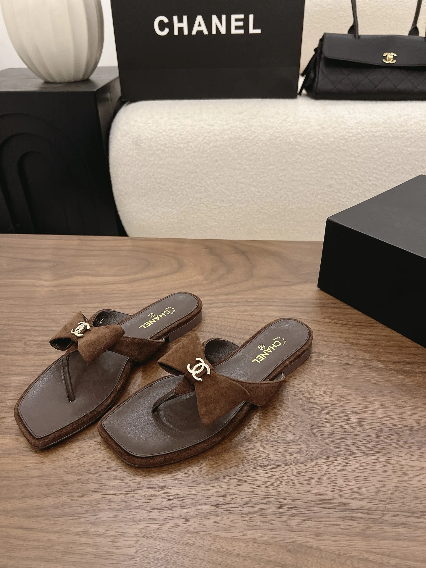 Women's Flip-Flops CHANEL 16902357