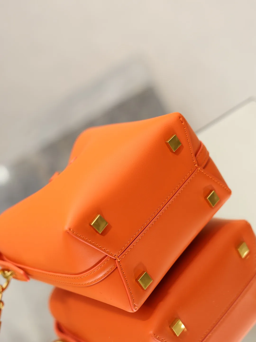 Women's Classic Handbags SAINT LAURENT 18321452