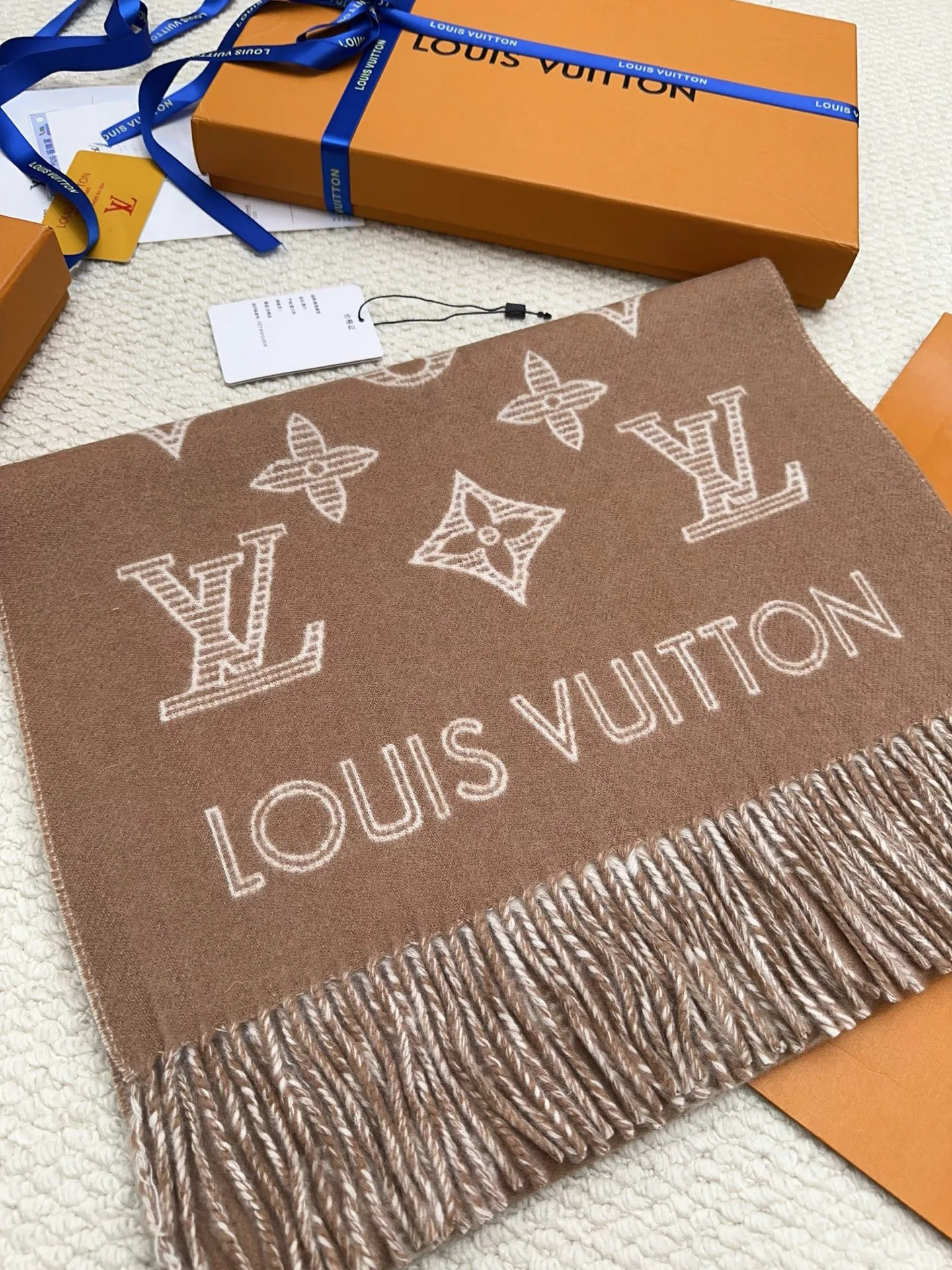 Scarves LOUIS VUITTON 18275093