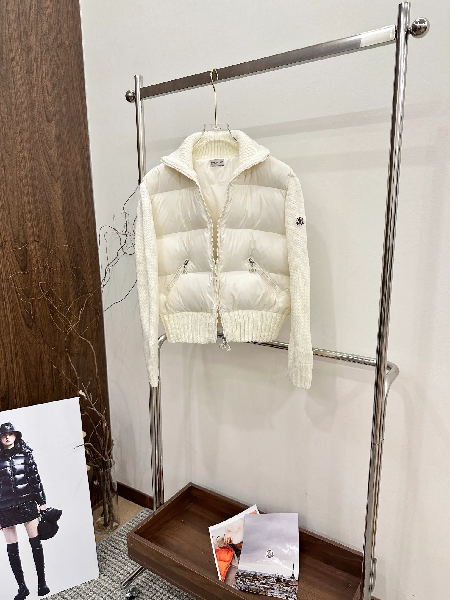 Women's Jackets And Down Jackets MONCLER 18188493