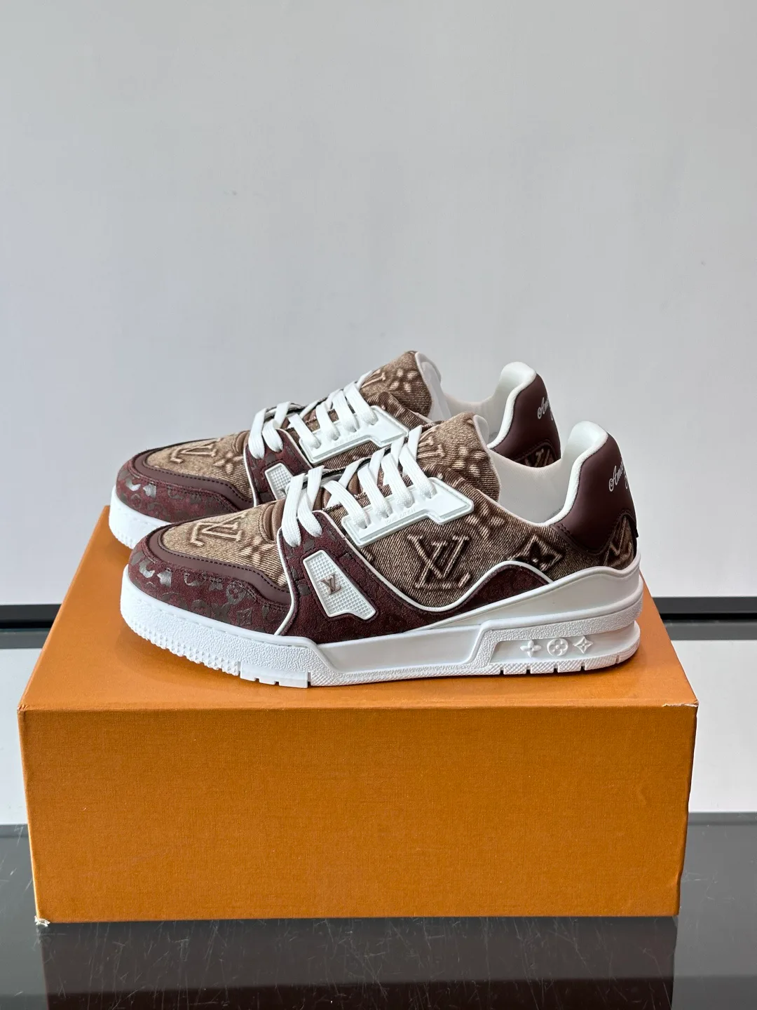 Women's Sneakers LOUIS VUITTON 17466868
