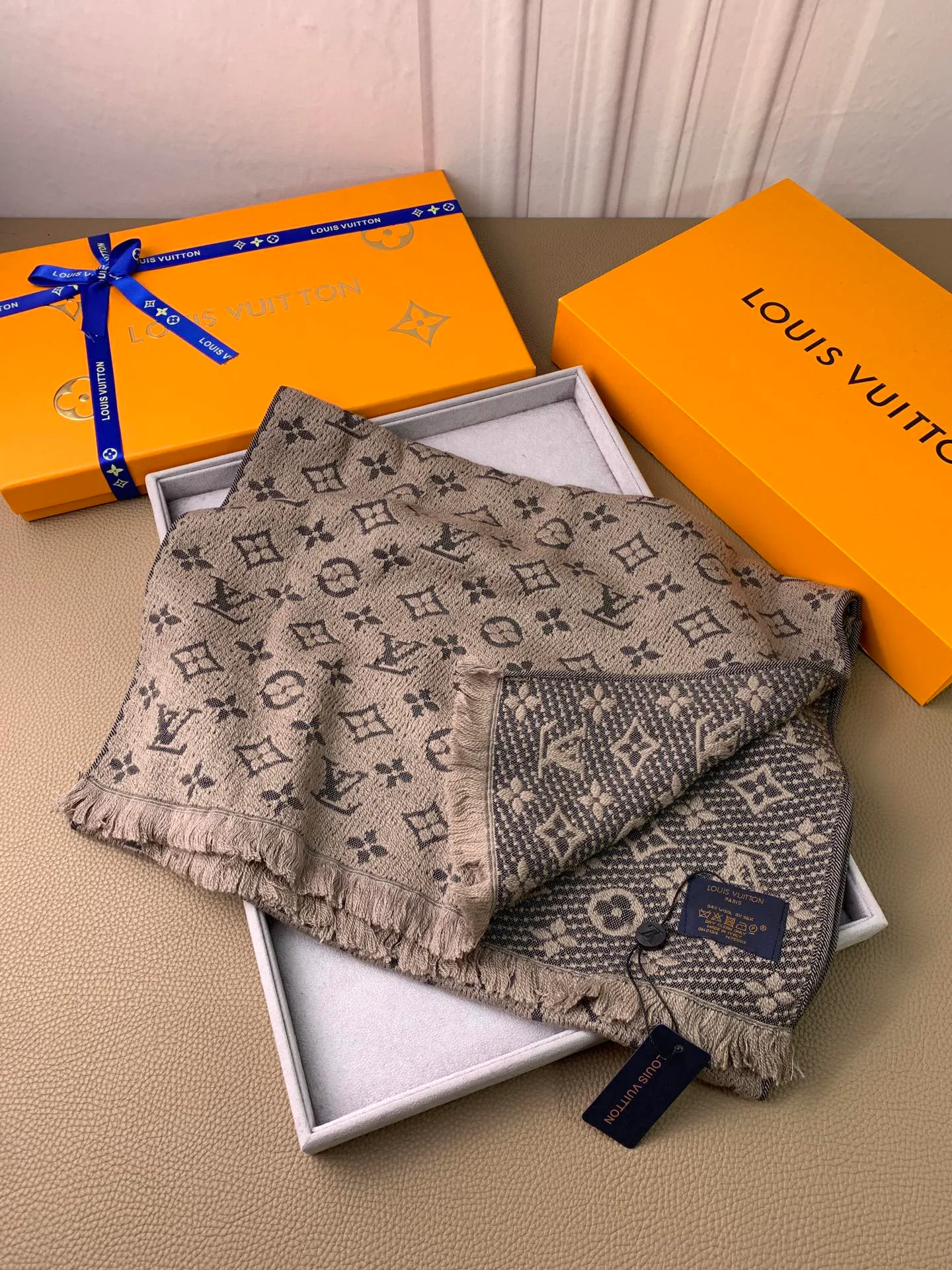Scarves LOUIS VUITTON 18525766
