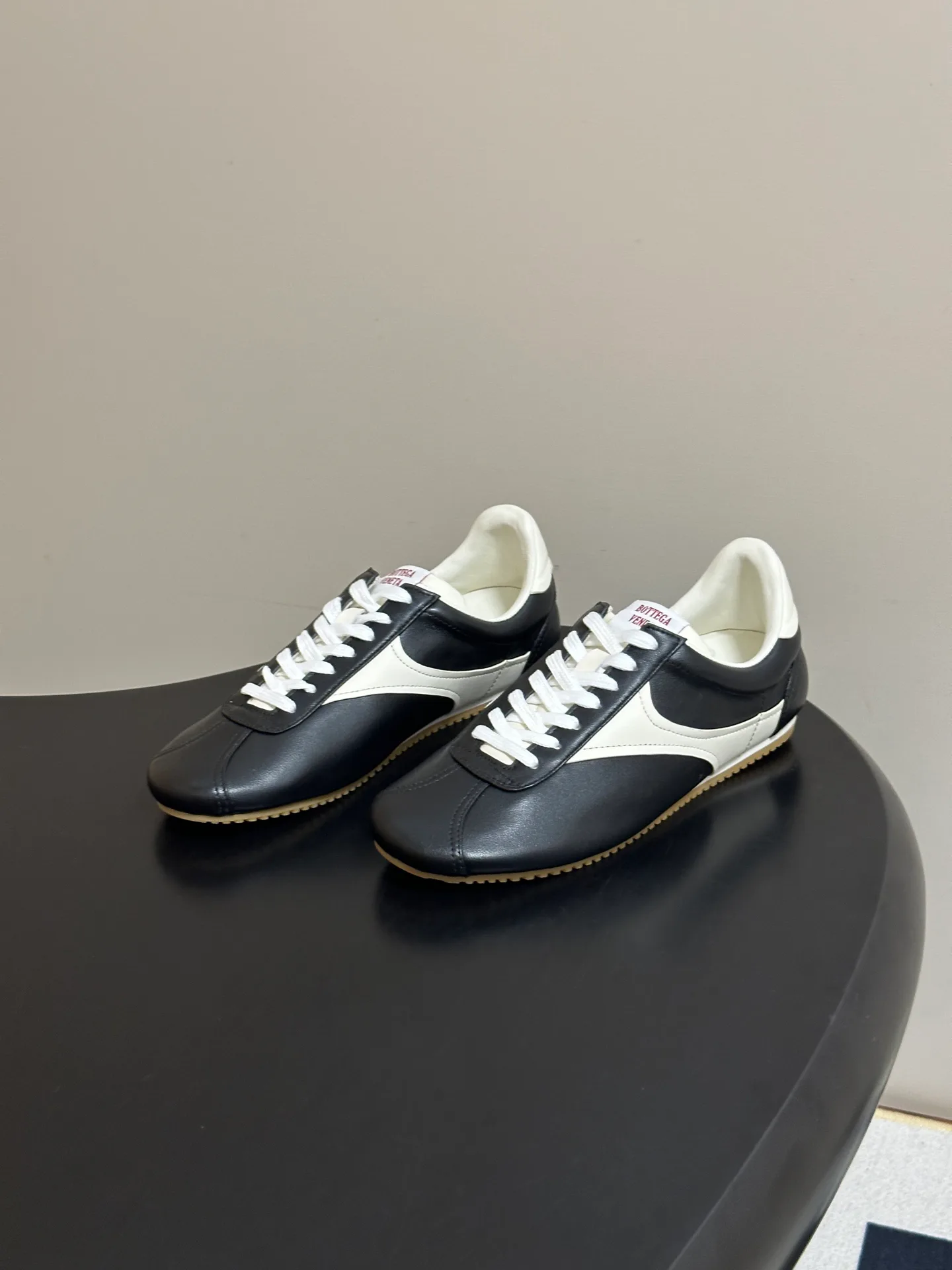 Women's Sneakers BOTTEGA VENETA 18070052