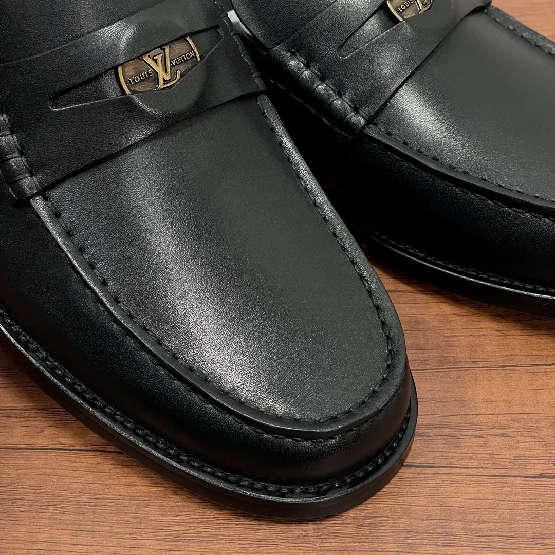 Men's Loafers And Dress Shoes LOUIS VUITTON 18197837