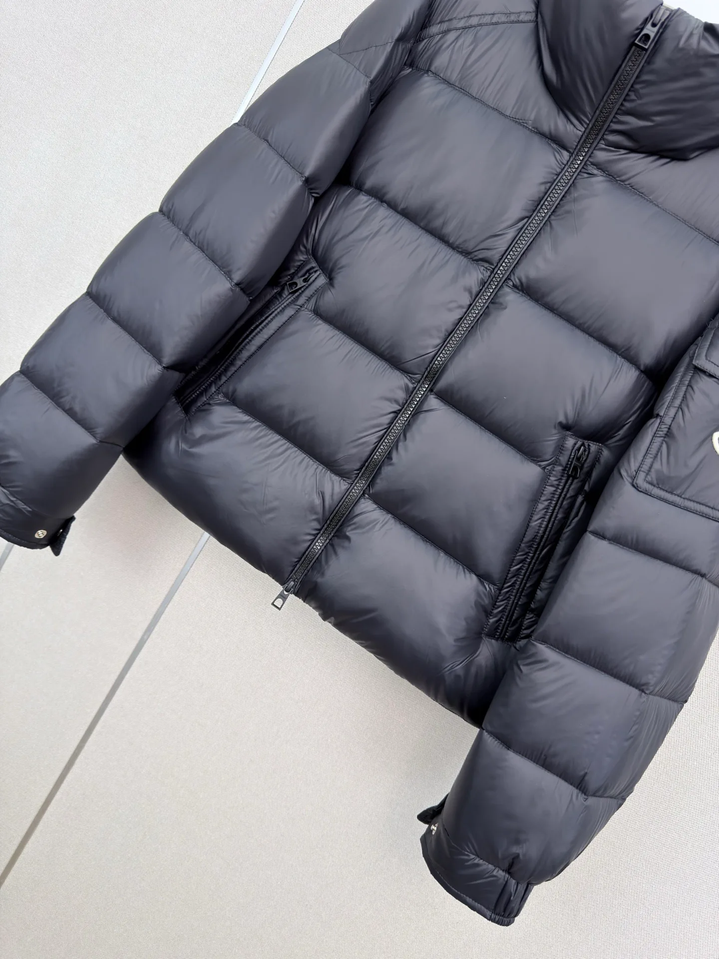 Women's Jackets And Down Jackets MONCLER 18439408