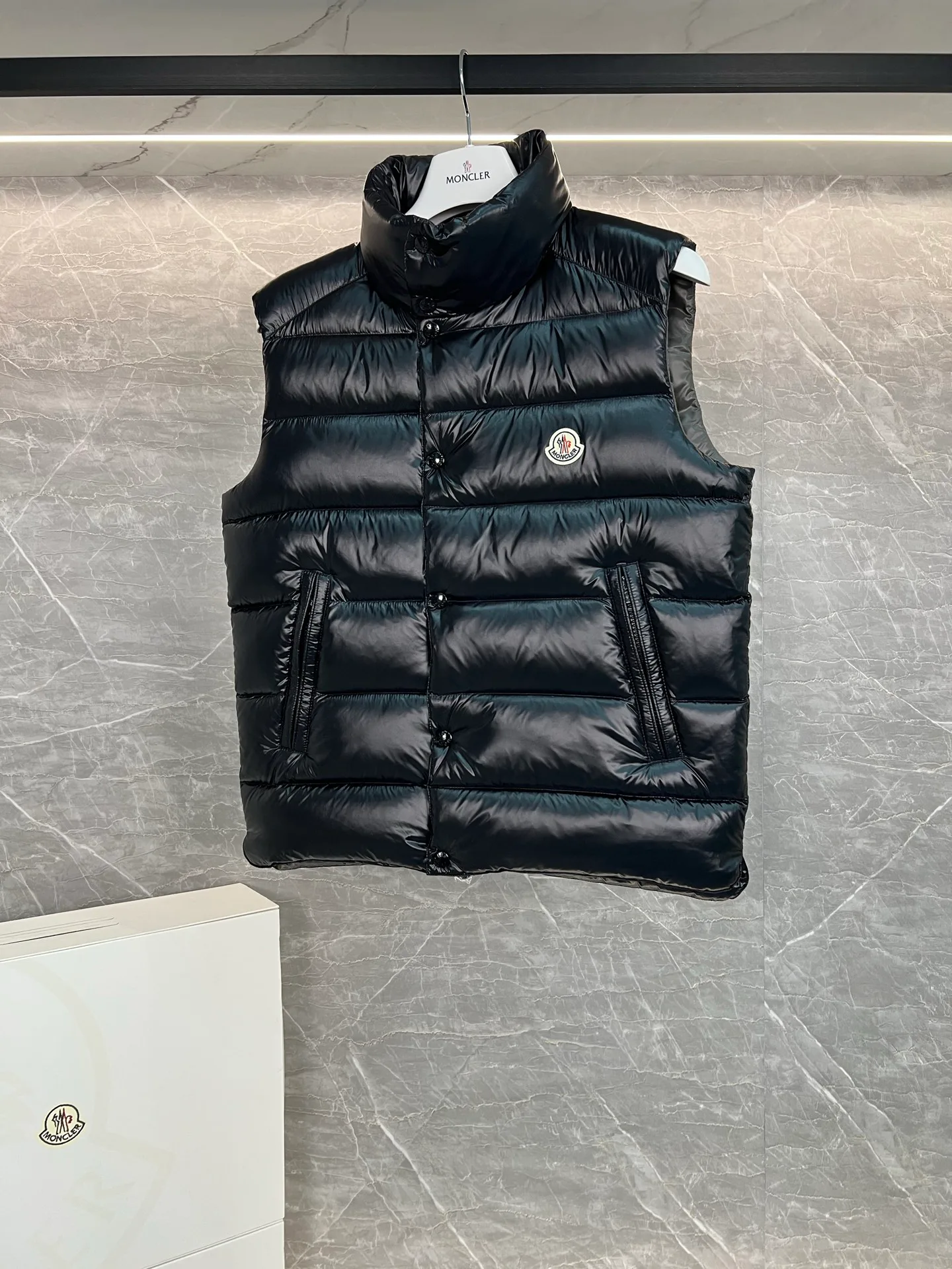 Men's Vests MONCLER 18111358