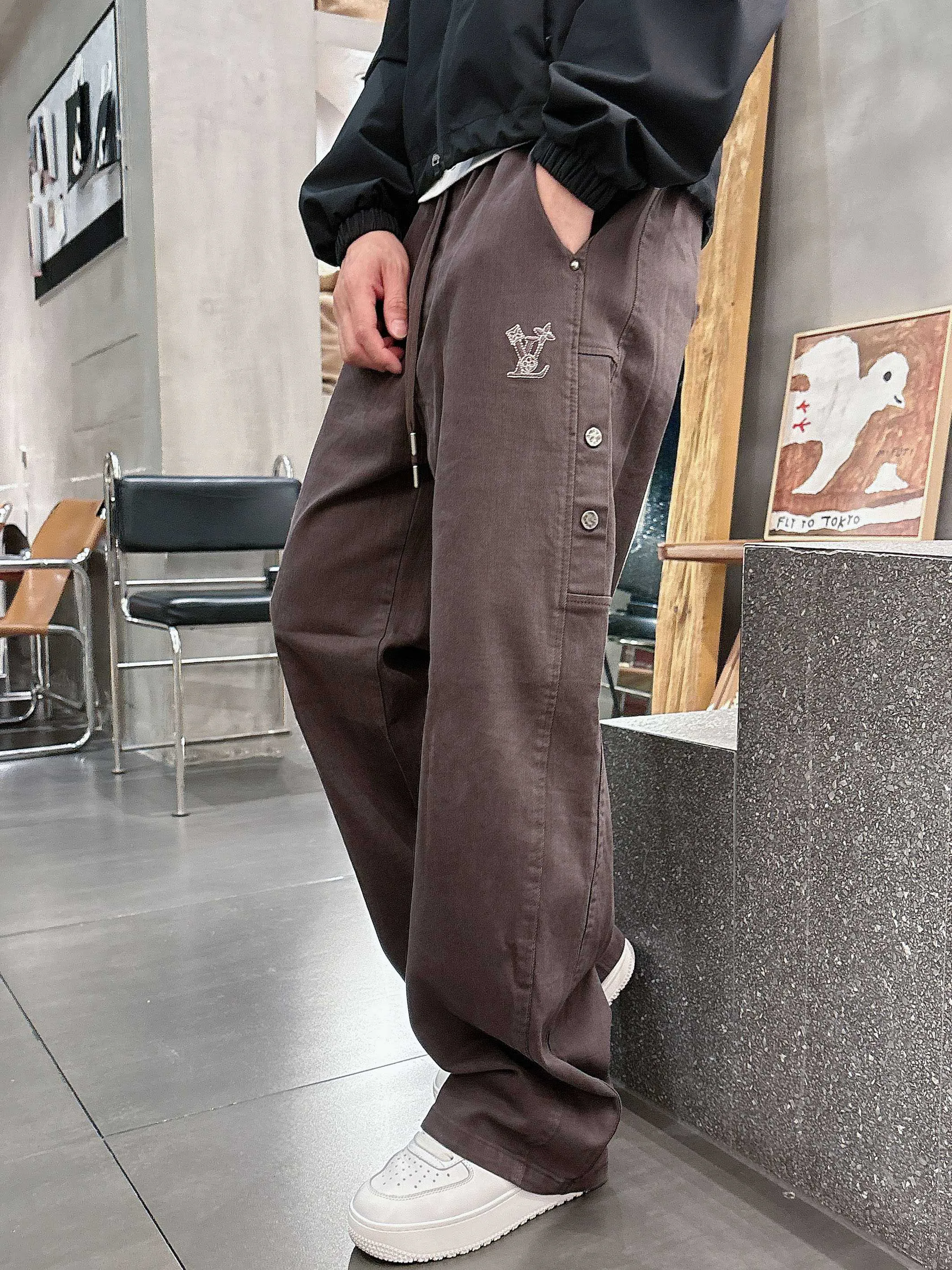 Men's Trousers LOUIS VUITTON 18368714