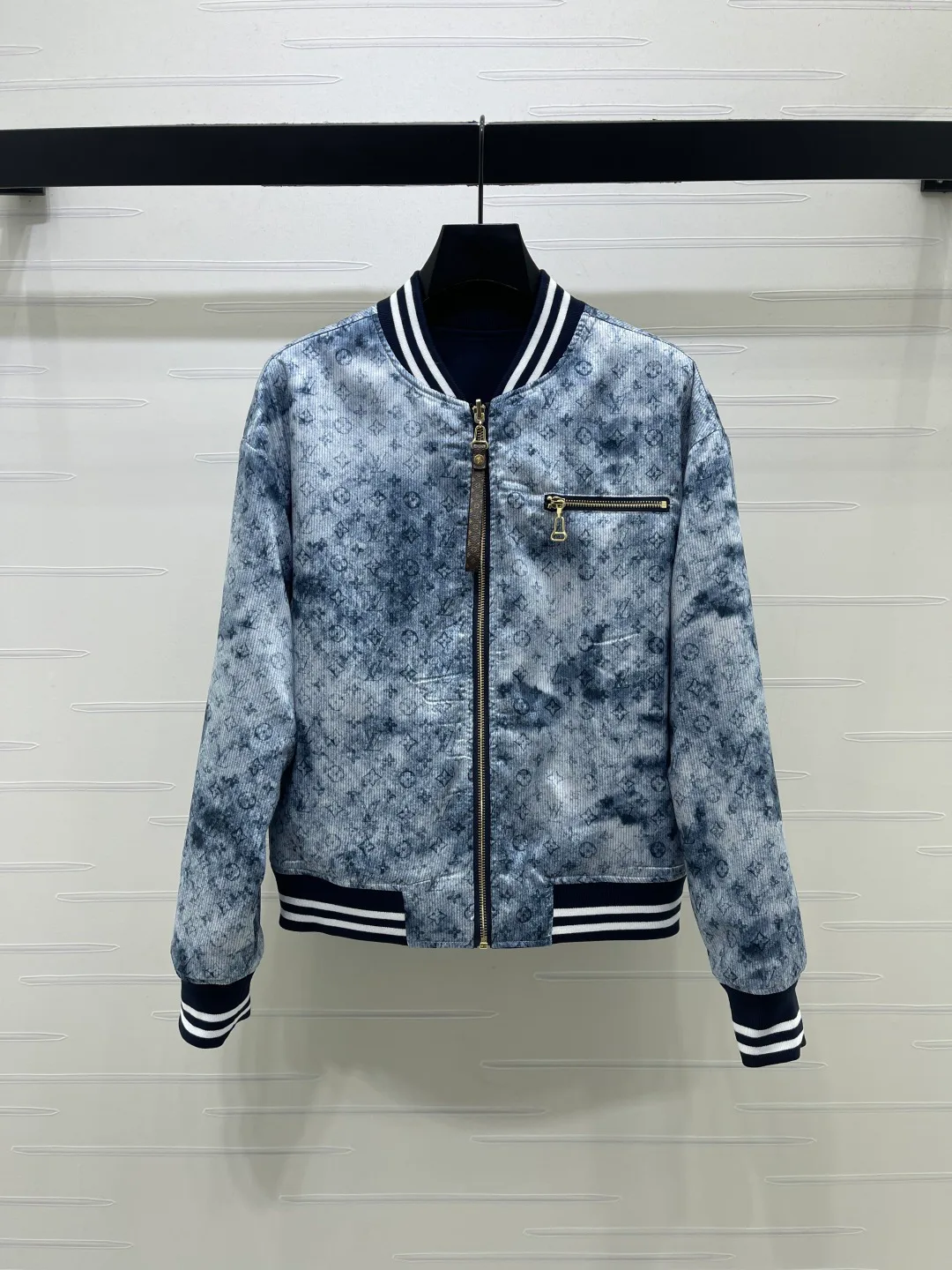 Women's Jackets And Down Jackets LOUIS VUITTON 18038158