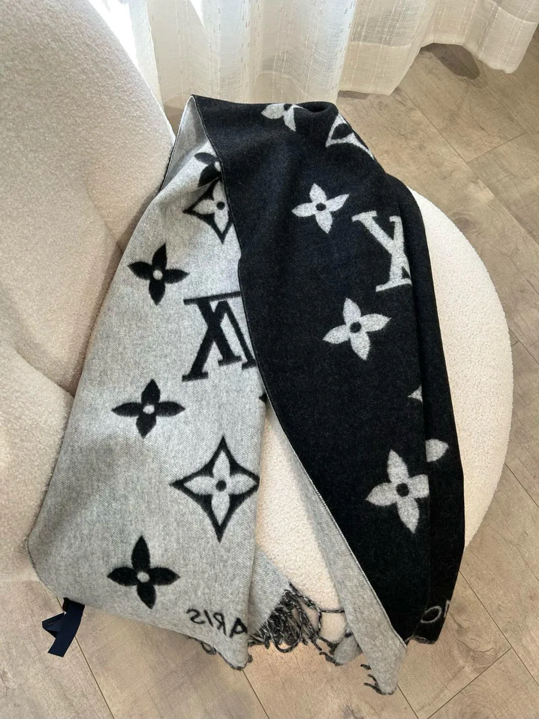 Scarves LOUIS VUITTON 18141167