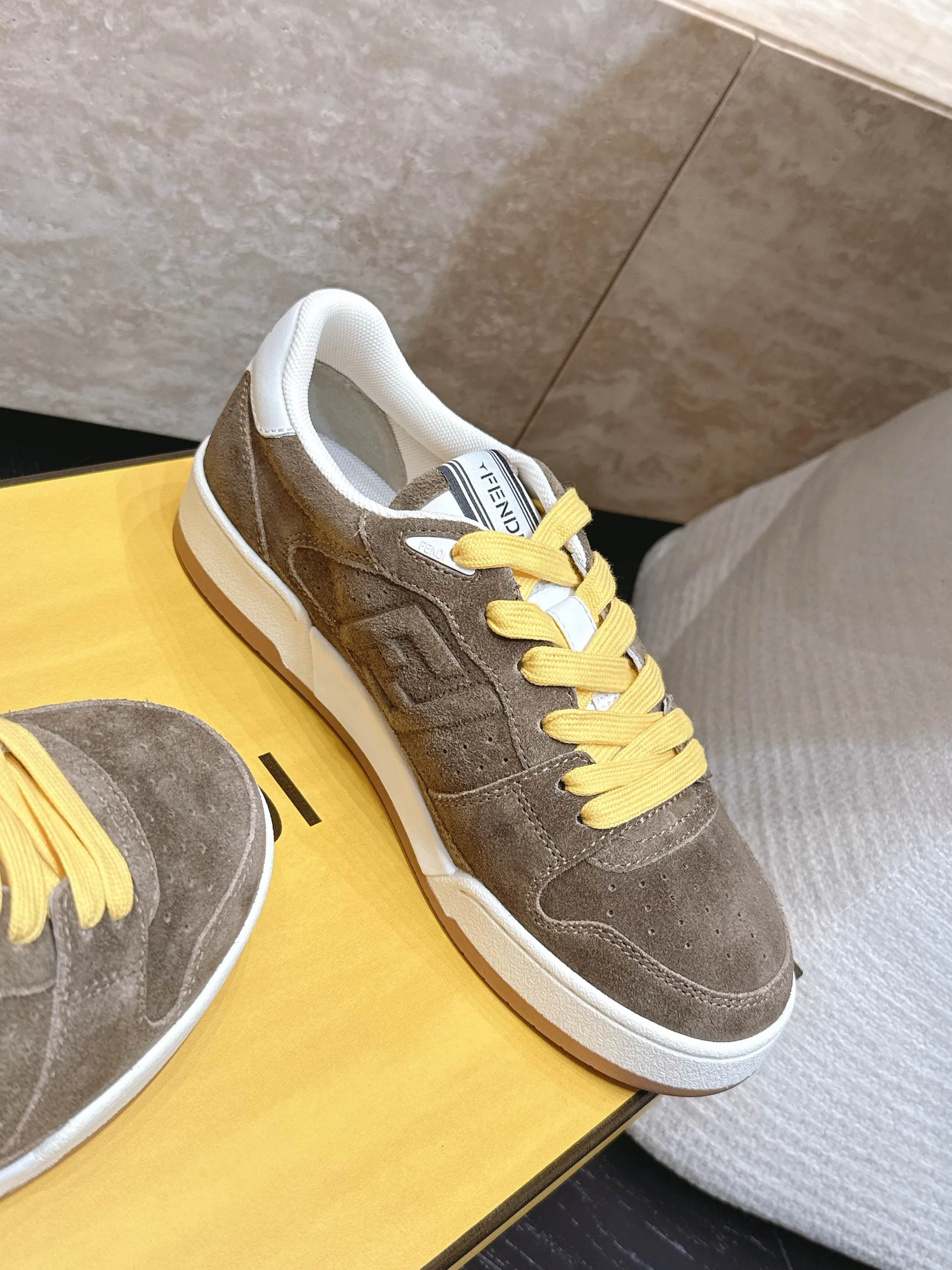 Women's Sneakers FENDI 17682040